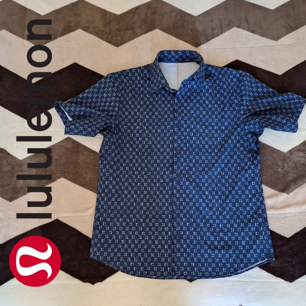Lululemon Airing Easy Geometric Camp Collar Shirt Size Medium